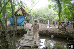 scouts-eclaireurs-jeu-installations-camp-pont de bois
